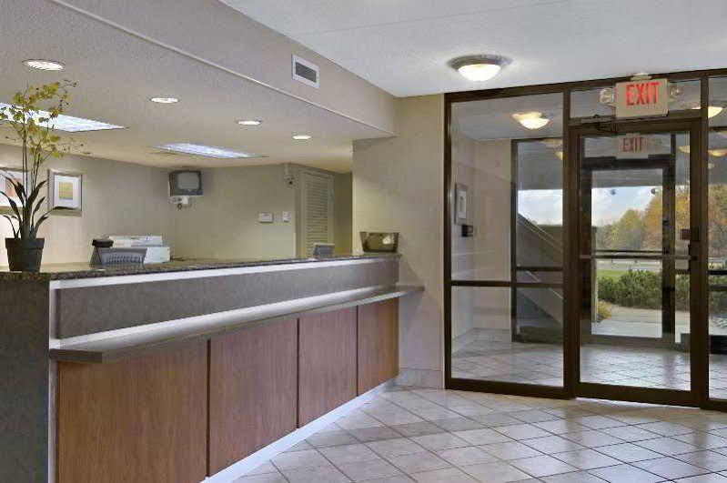 Red Roof Inn Plus+ Philadelphia Airport Есингтън Екстериор снимка