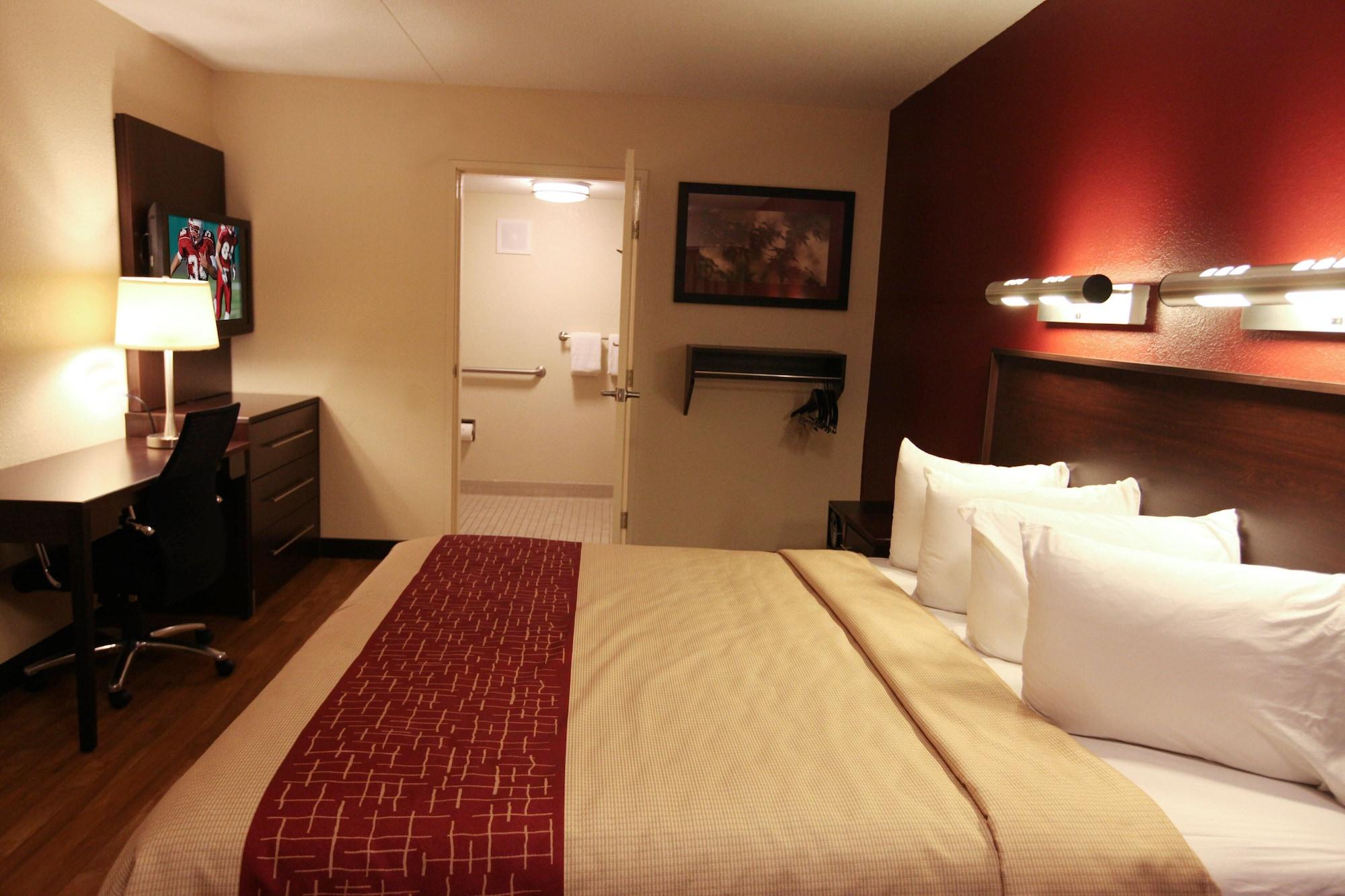 Red Roof Inn Plus+ Philadelphia Airport Есингтън Екстериор снимка