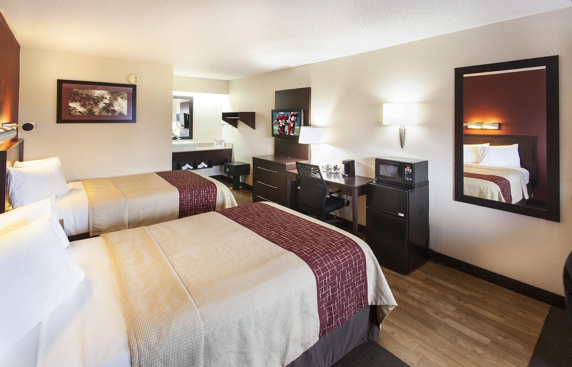 Red Roof Inn Plus+ Philadelphia Airport Есингтън Екстериор снимка