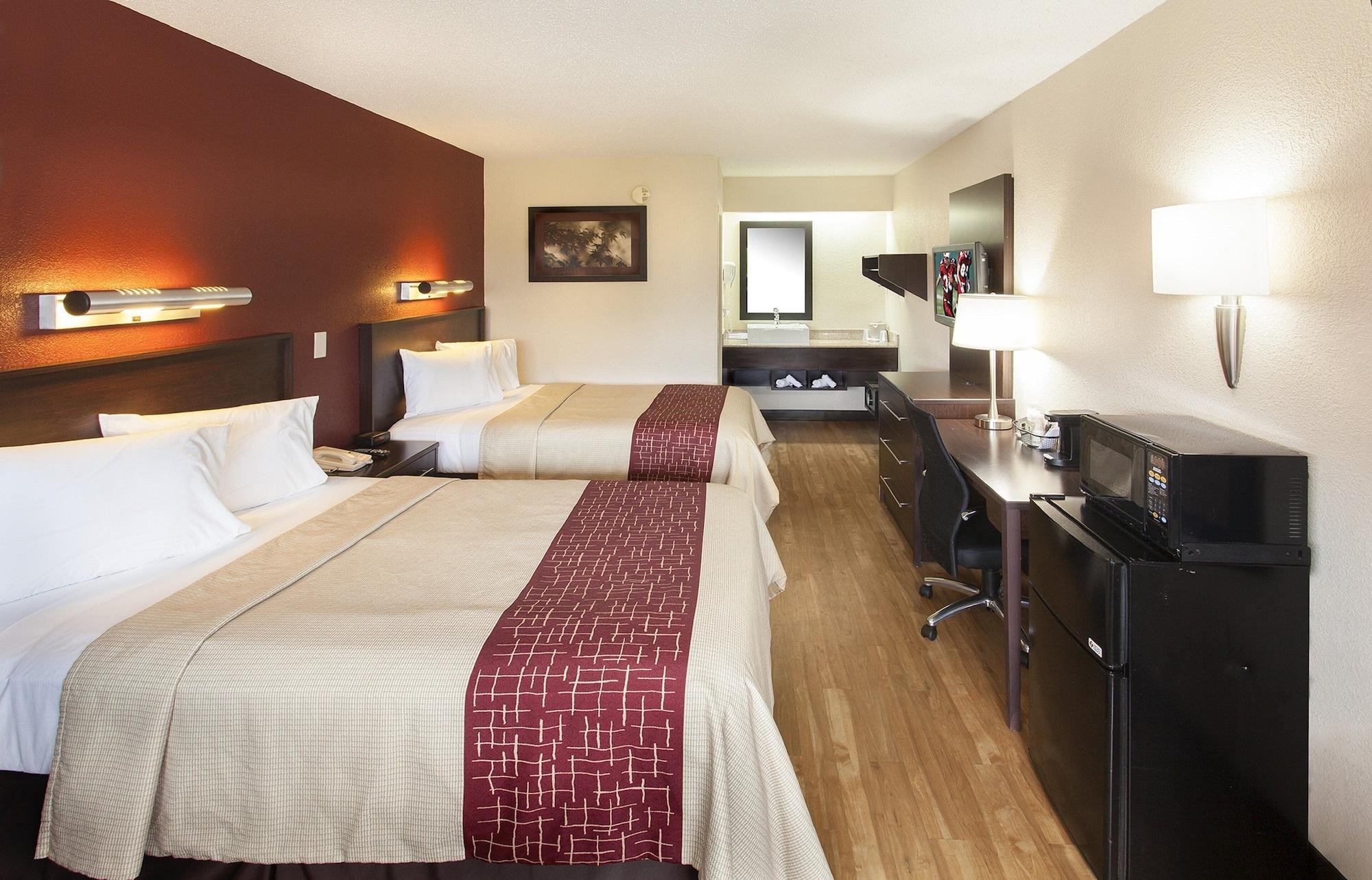 Red Roof Inn Plus+ Philadelphia Airport Есингтън Екстериор снимка