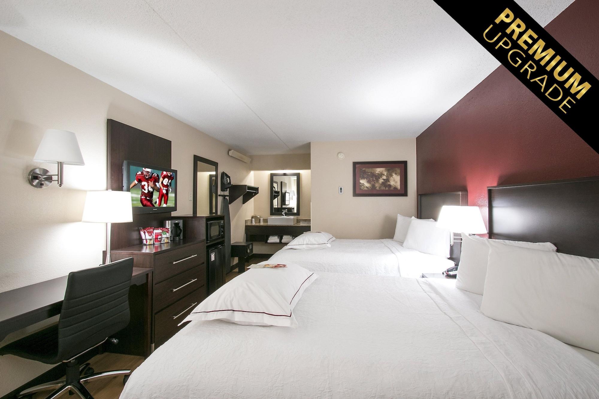 Red Roof Inn Plus+ Philadelphia Airport Есингтън Екстериор снимка
