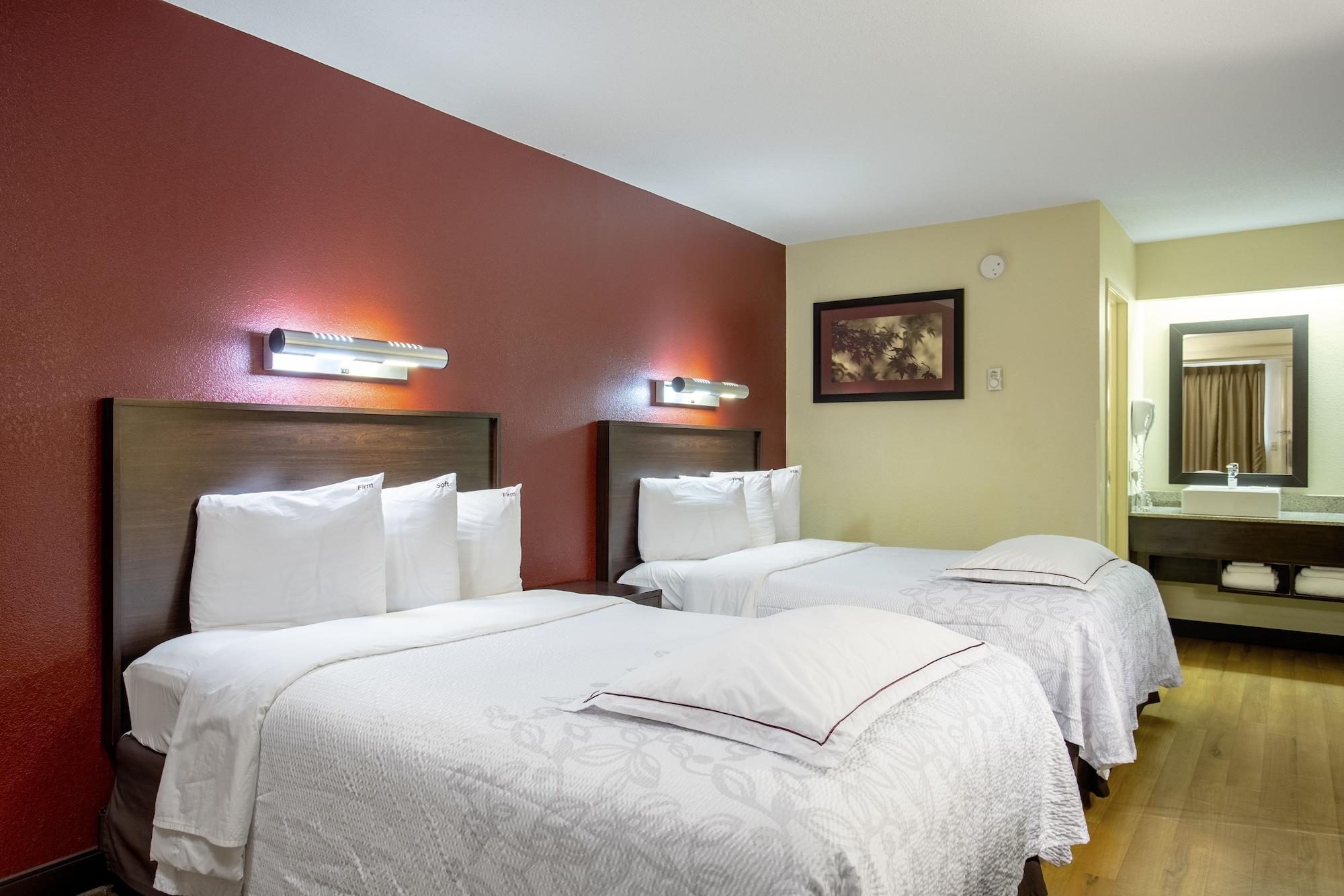 Red Roof Inn Plus+ Philadelphia Airport Есингтън Екстериор снимка