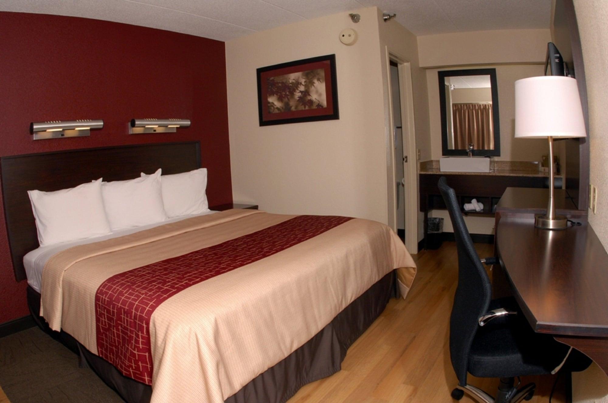 Red Roof Inn Plus+ Philadelphia Airport Есингтън Екстериор снимка