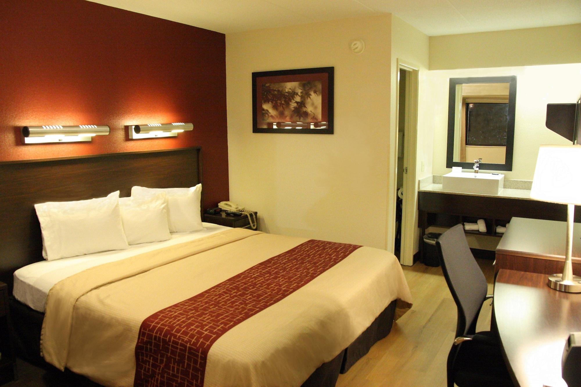 Red Roof Inn Plus+ Philadelphia Airport Есингтън Екстериор снимка