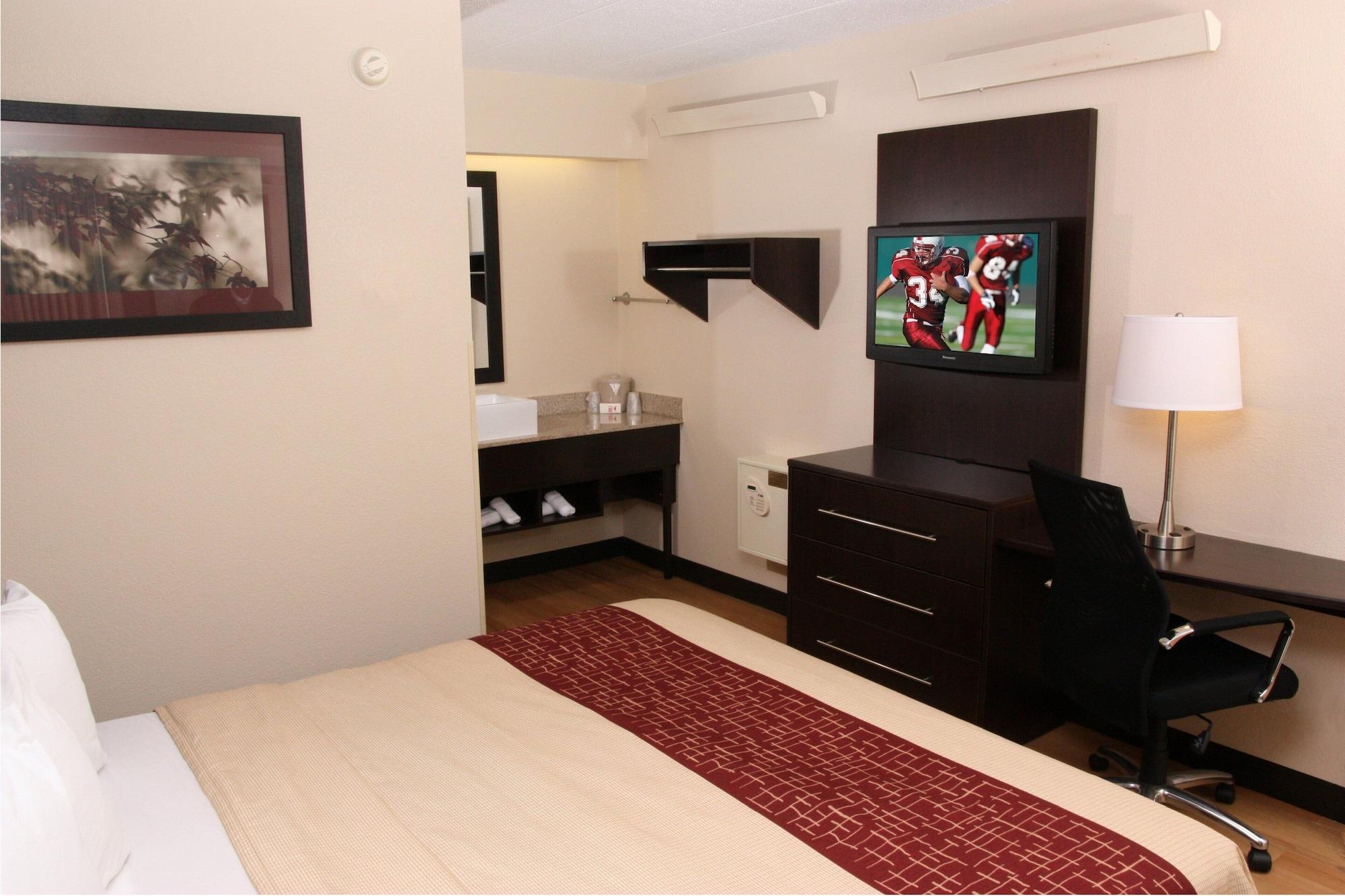 Red Roof Inn Plus+ Philadelphia Airport Есингтън Екстериор снимка