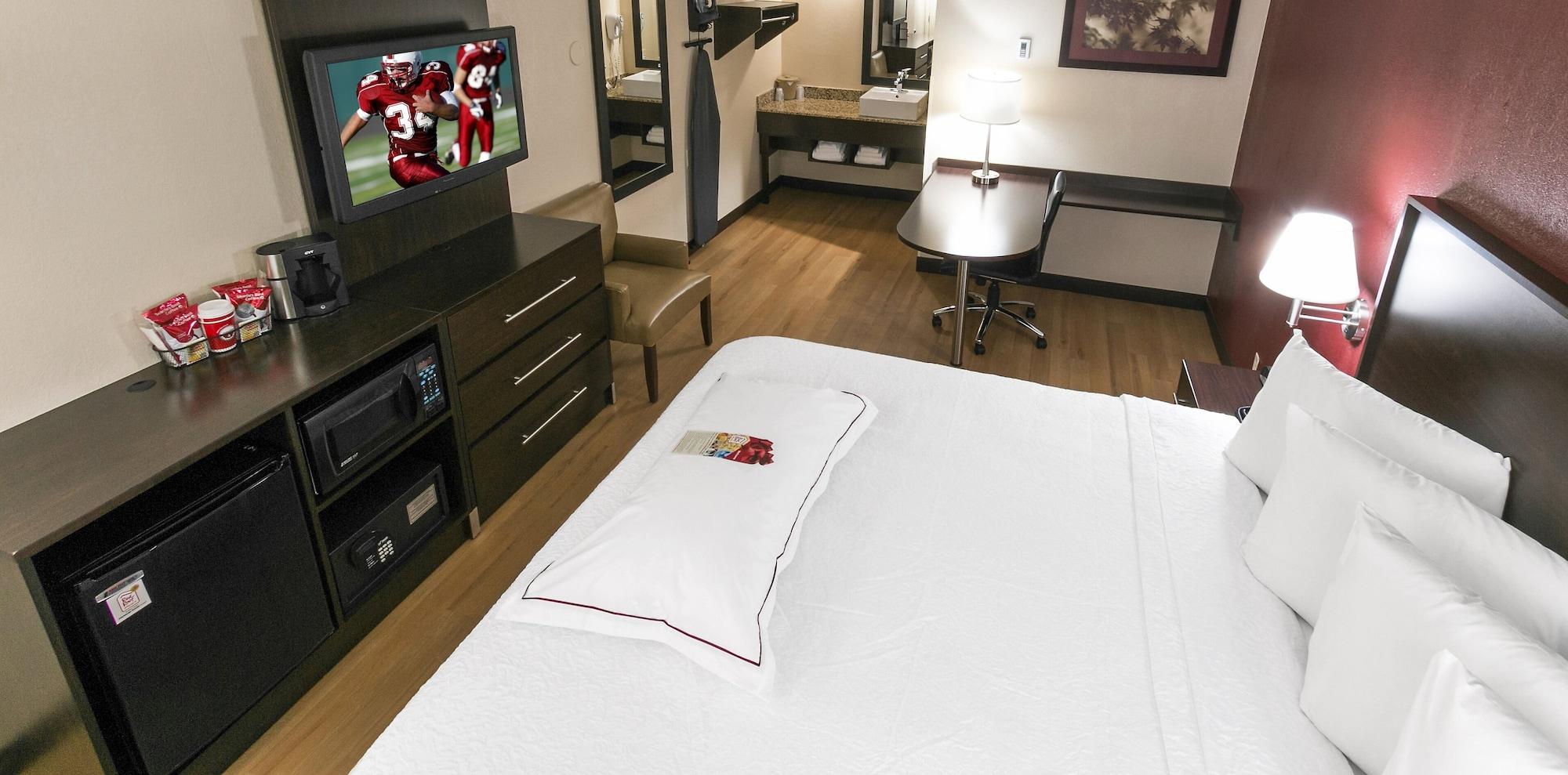 Red Roof Inn Plus+ Philadelphia Airport Есингтън Екстериор снимка