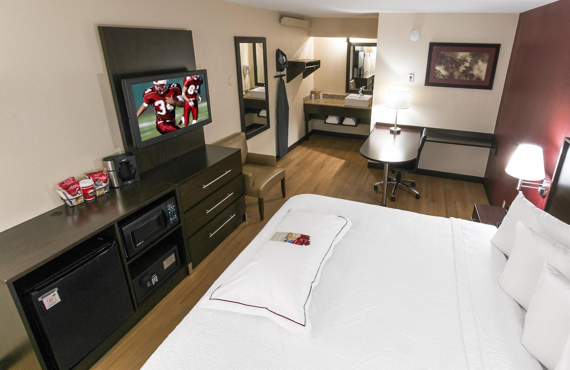 Red Roof Inn Plus+ Philadelphia Airport Есингтън Екстериор снимка