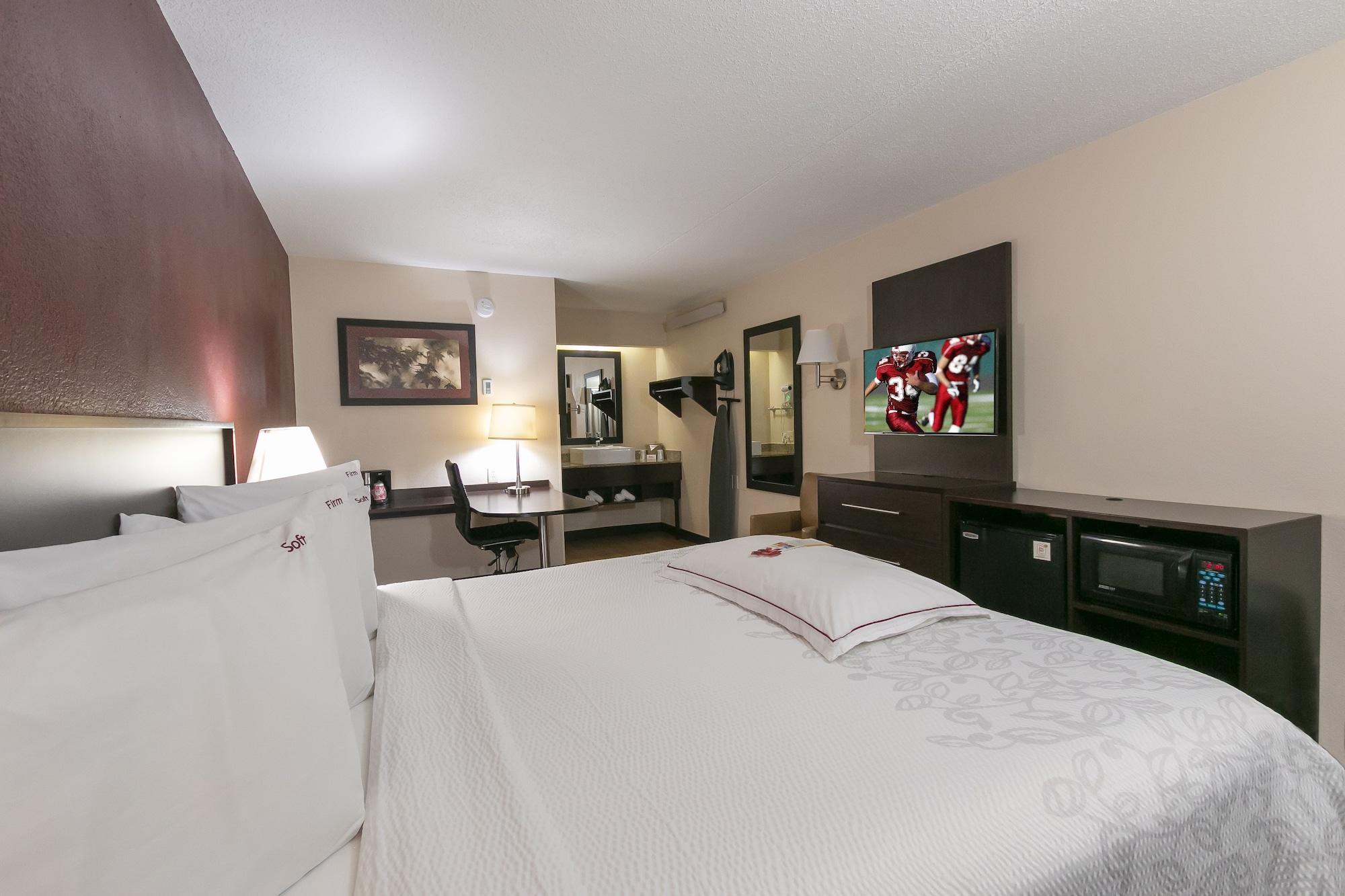 Red Roof Inn Plus+ Philadelphia Airport Есингтън Екстериор снимка