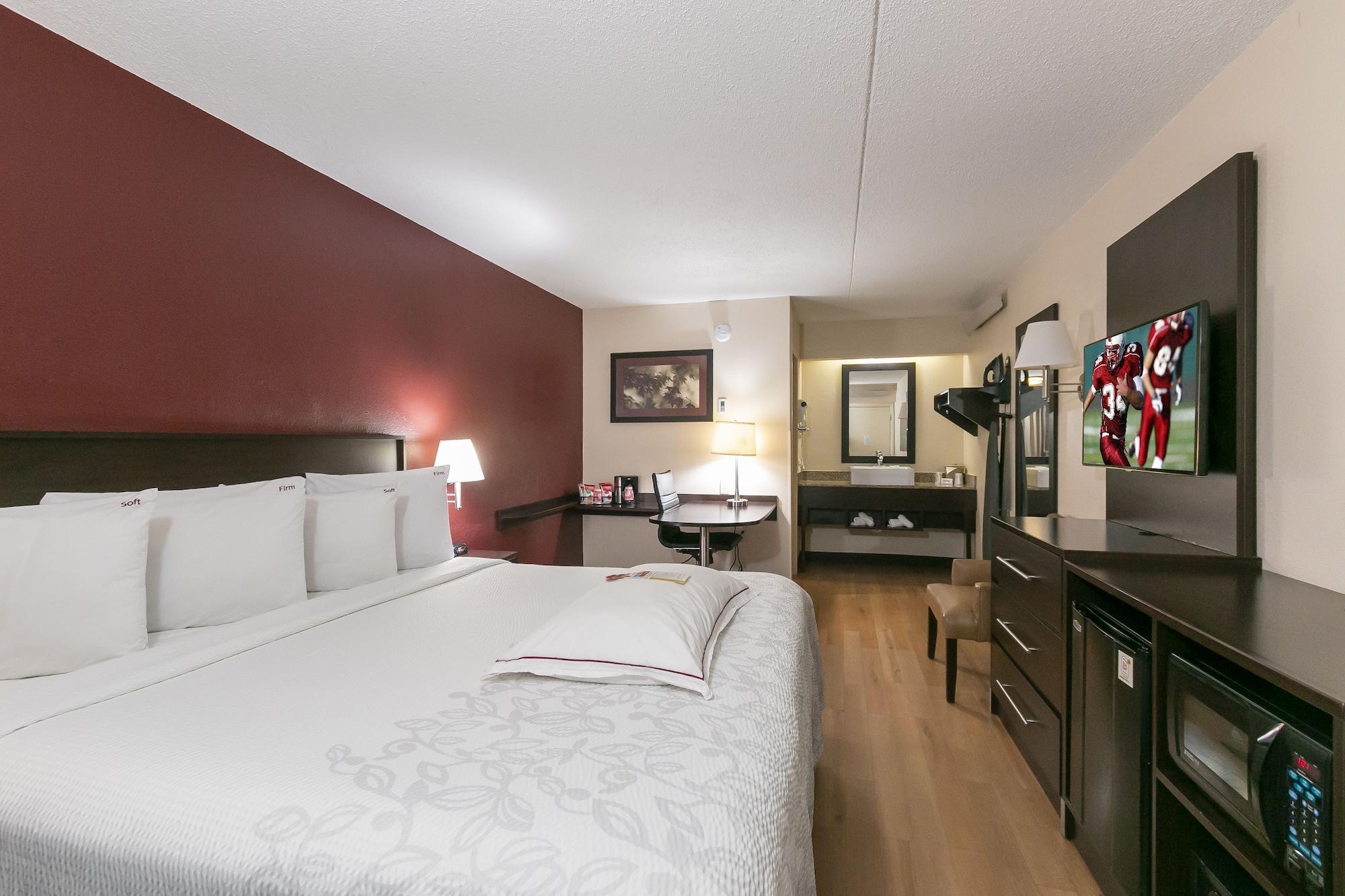 Red Roof Inn Plus+ Philadelphia Airport Есингтън Екстериор снимка