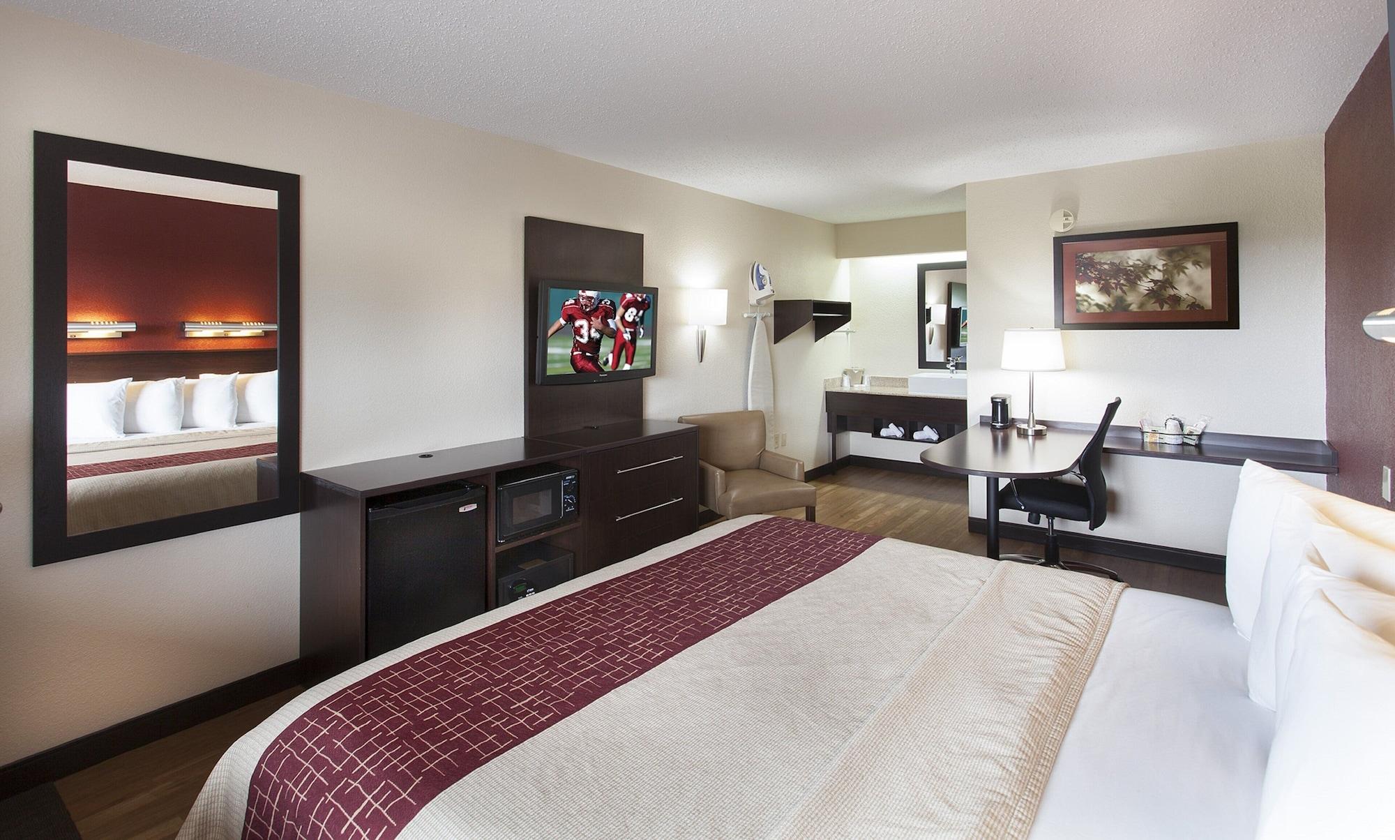 Red Roof Inn Plus+ Philadelphia Airport Есингтън Екстериор снимка