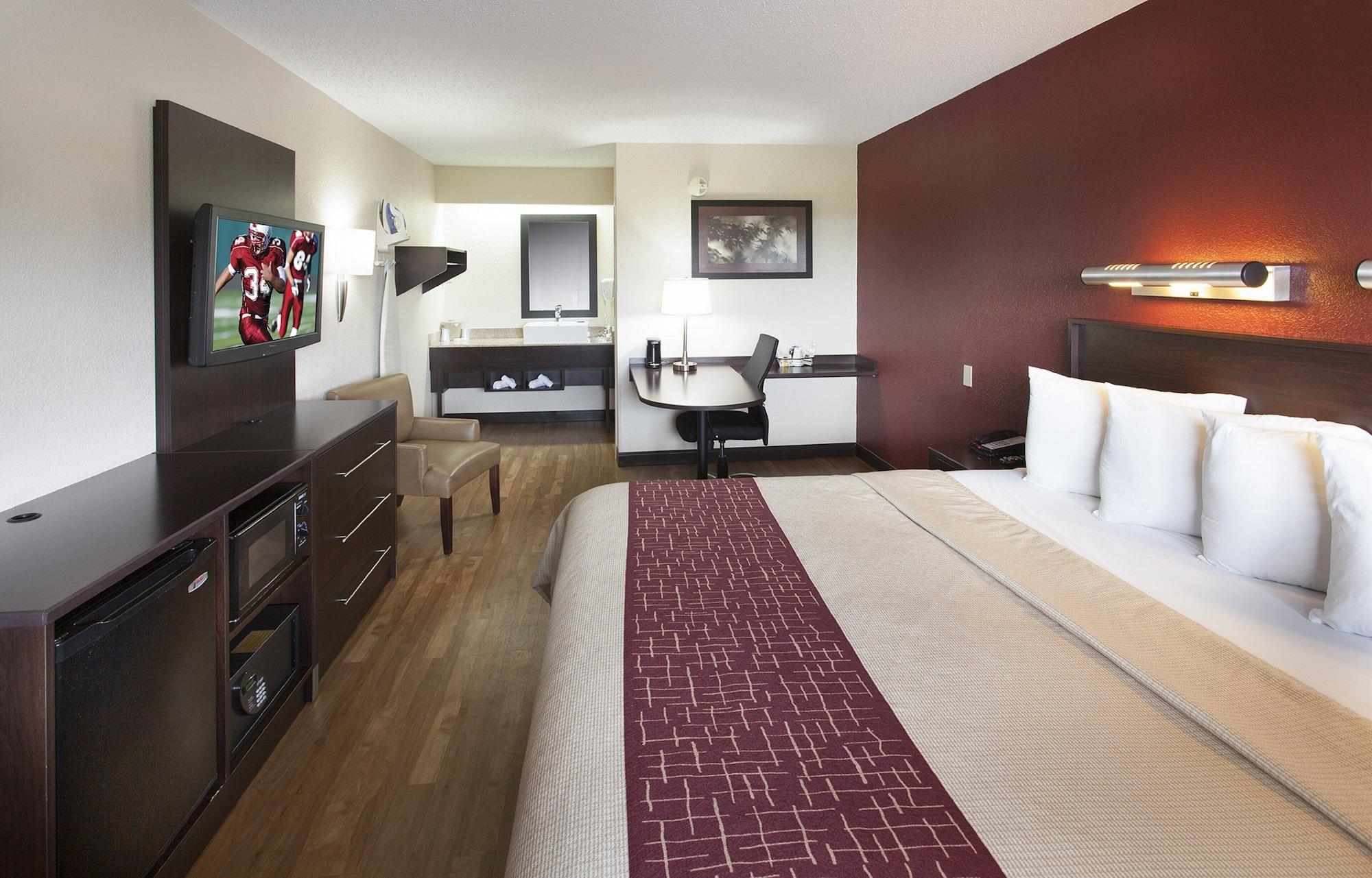 Red Roof Inn Plus+ Philadelphia Airport Есингтън Екстериор снимка
