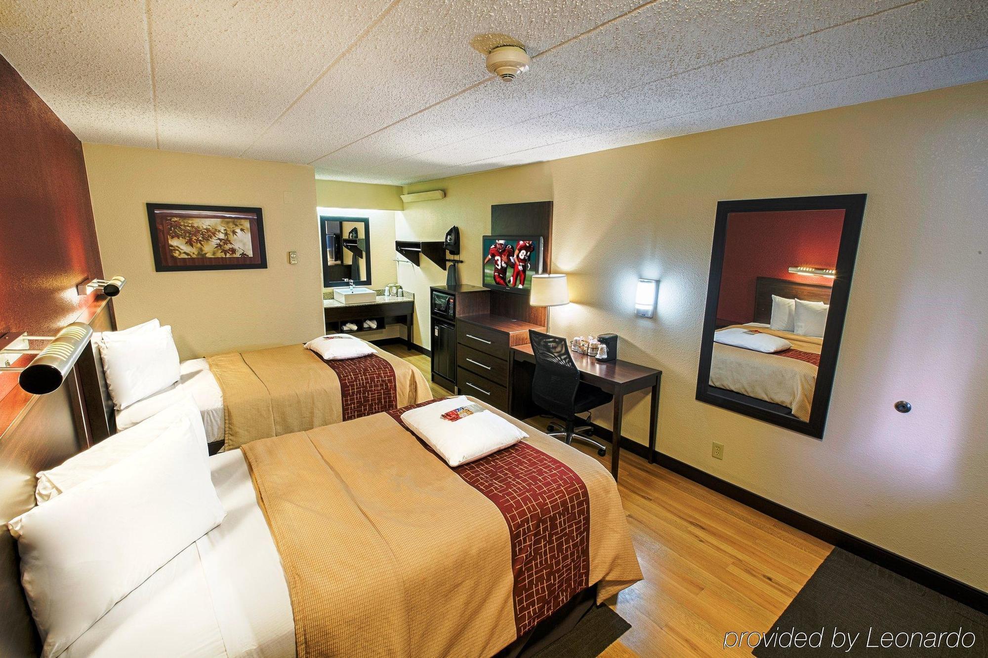Red Roof Inn Plus+ Philadelphia Airport Есингтън Екстериор снимка