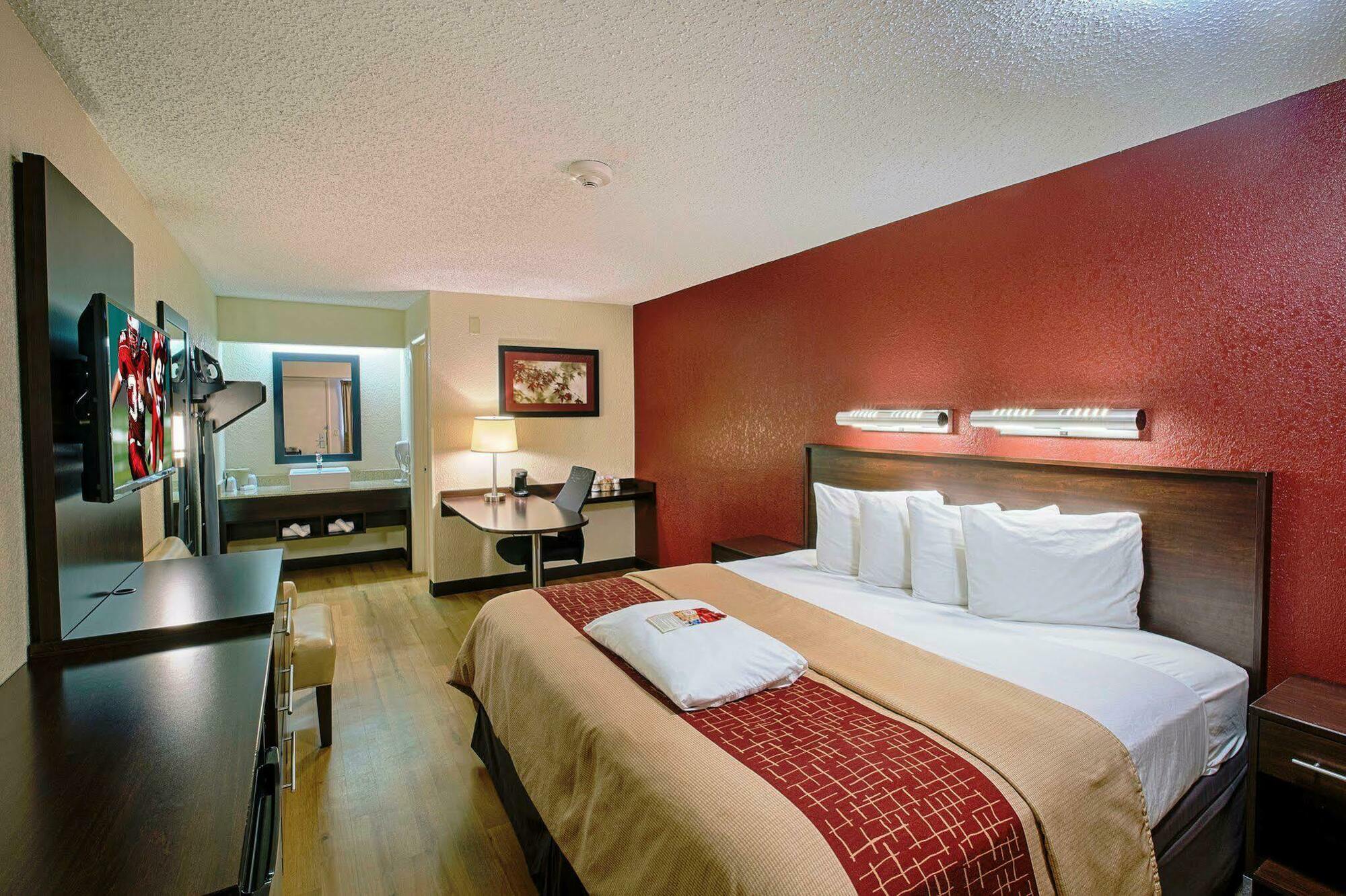 Red Roof Inn Plus+ Philadelphia Airport Есингтън Екстериор снимка